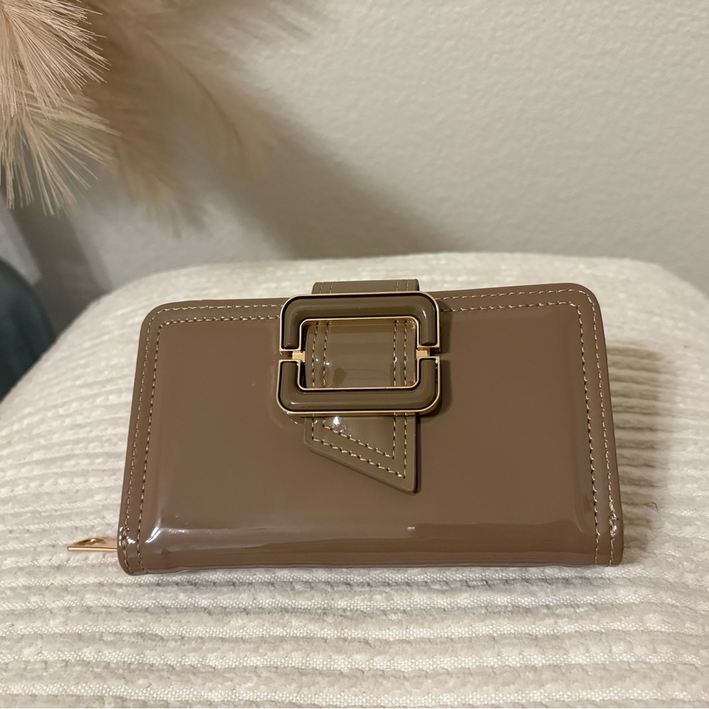 Brown Wallet with Magnetic Buckle - New